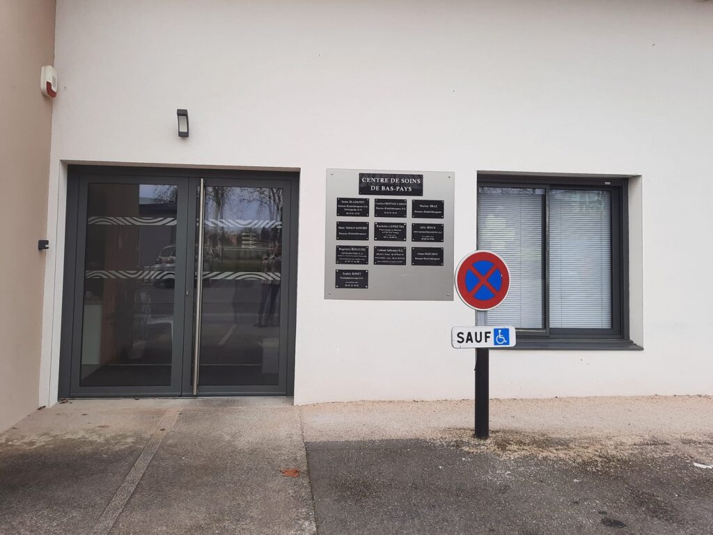 Devanture du Cabinet Ishin Denshin à Montauban – Shiatsu, Seiki et Chi Nei Tsang